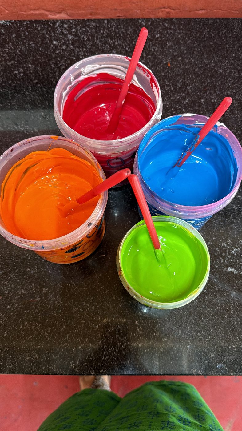 Natural dyes extracted from plants in traditional clay pots